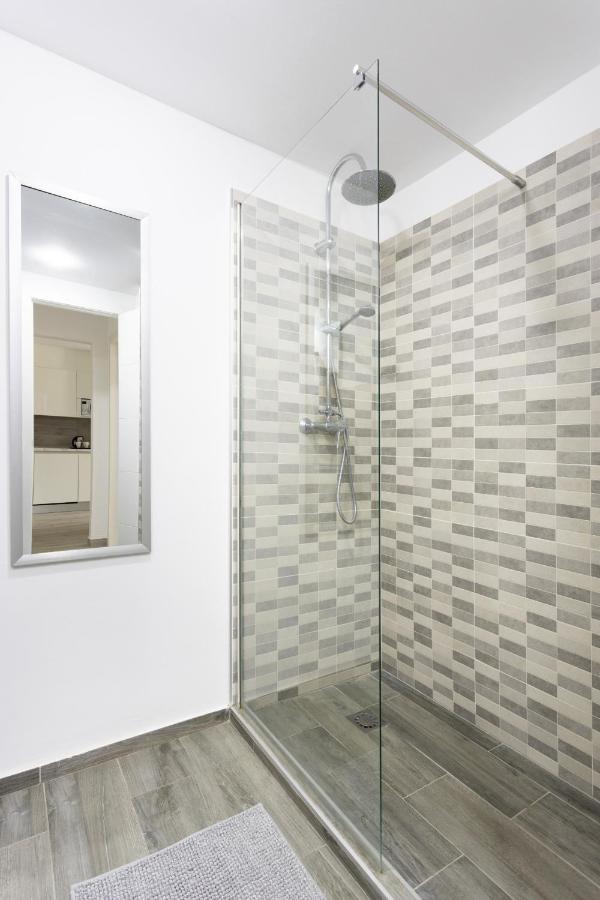Castle Harbour Apartment Arona  Luaran gambar